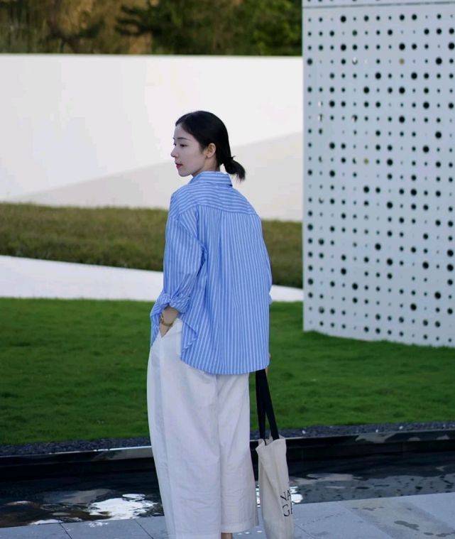 黑色|简单温柔的穿搭不挑人,只要懂得穿搭技巧,轻松成为人群中的焦点