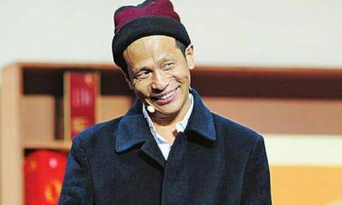 舞台|第一次上春晚就忘词，为拖延时间，瞎编了一句台词却火遍全国！