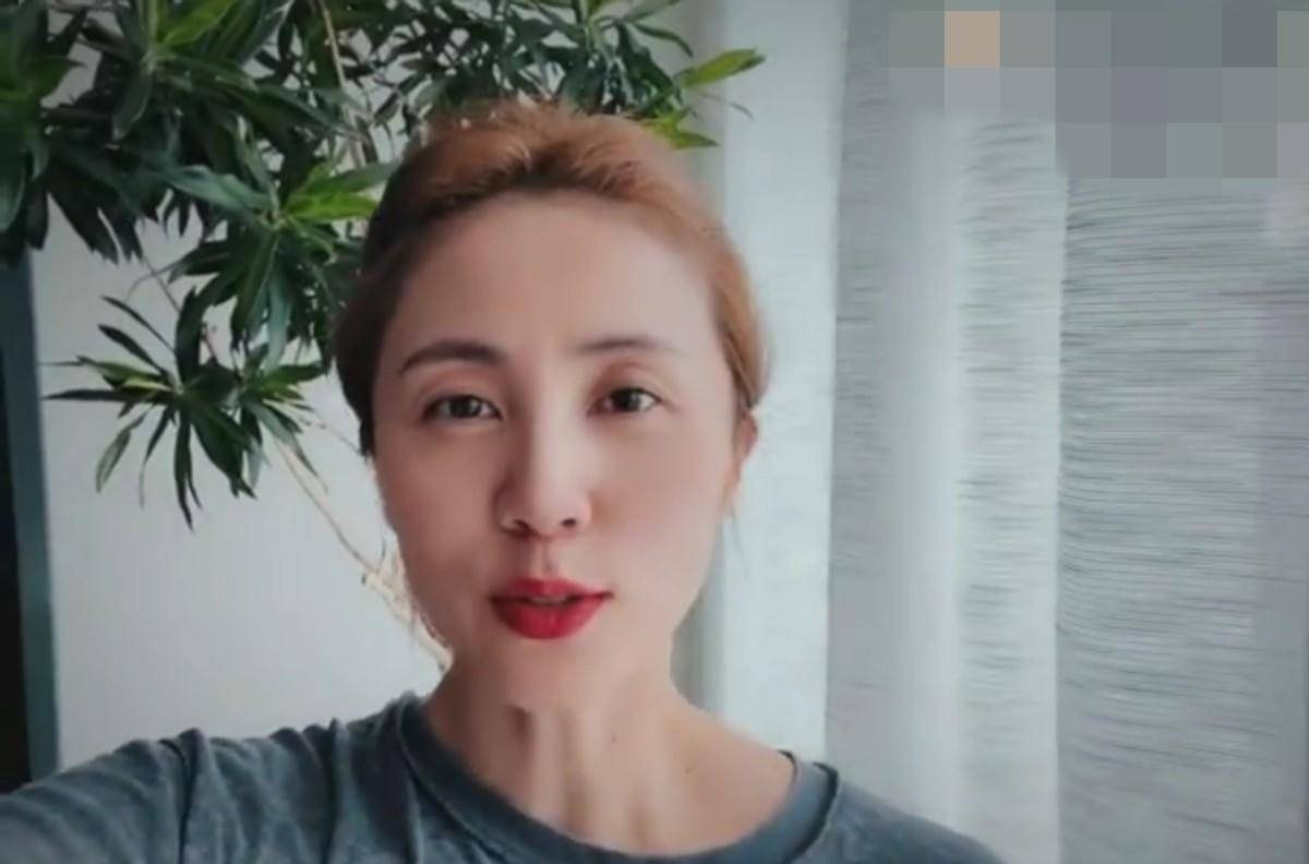 气质|黄磊老婆孙莉晒健身视频，穿露脐装高挑纤细，素颜出镜气质没得说