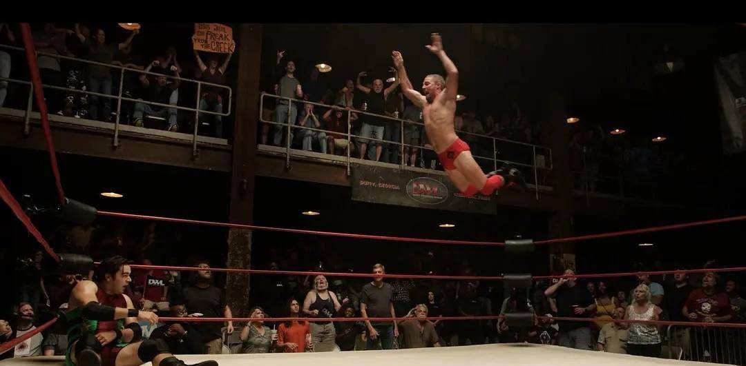 兄弟|绿箭侠转型摔角手,上演激情四射的兄弟对决!