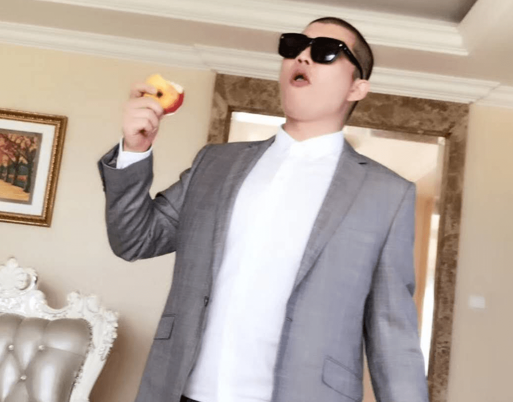 合体|二驴、老方丈合体直播,辛巴徒弟到场豪刷,散打哥主动接PK解围