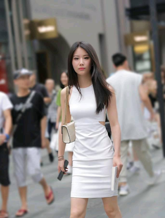 身材苗条|邻家美女,一袭白裙,落落大方的美