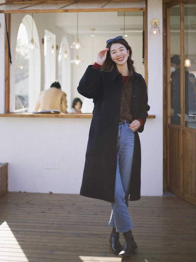 黑色|今年秋天，大衣怎么选才好看？黑白灰不挑人，大地色显高级