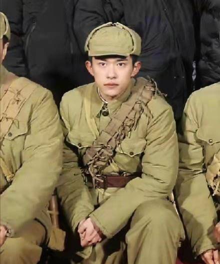 演技|男演员电影一番成绩排行，易烊千玺李易峰亮眼，第一名断层领先