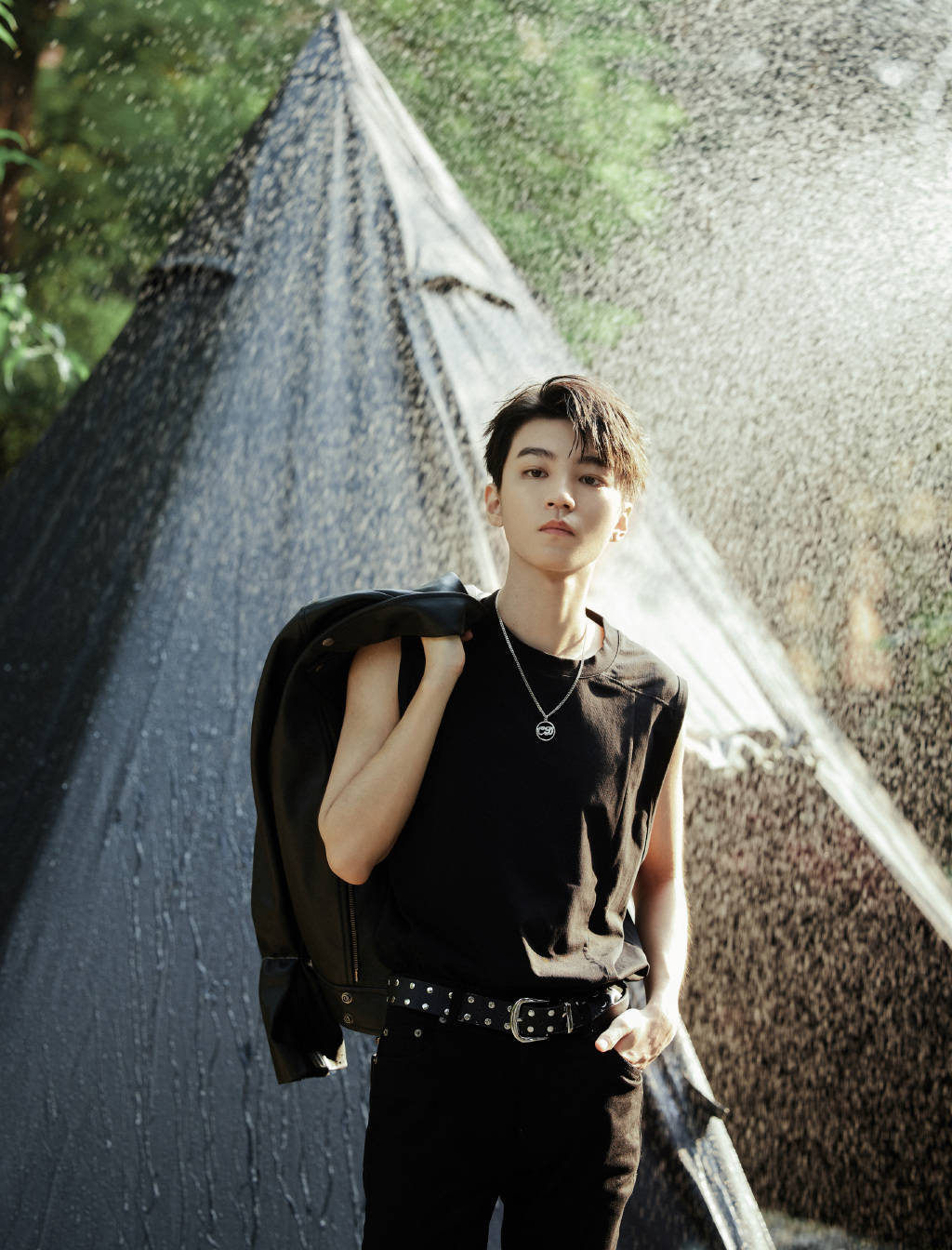 王源易烊千玺卡点为22岁王俊凯庆生,配图搞怪彰显真友情