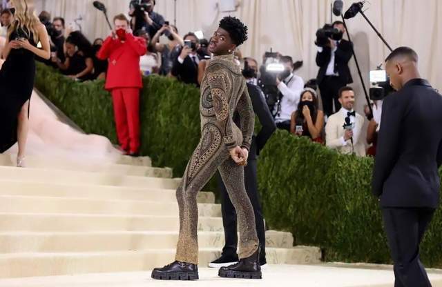 Rihanna|有群芳斗艳也有群魔乱舞！来看九月Met Gala红毯有哪些神仙与妖怪