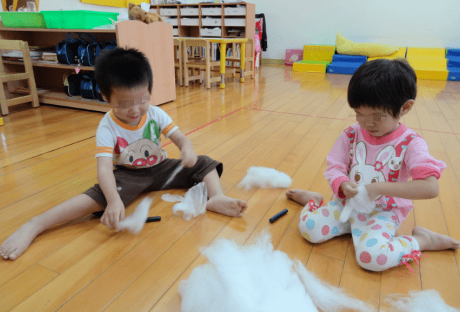 豆豆|幼儿园里男孩被女孩欺负？他们并非懦弱，而是在3点上处于弱势