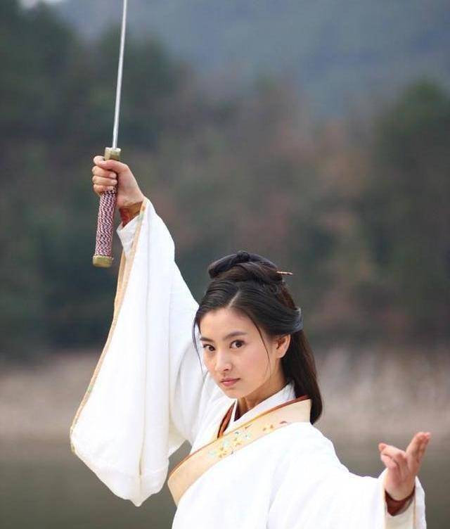 角色|她被《甄嬛传》剧组看中，导演觉得她的虎牙碍事，为角色赶紧拔掉