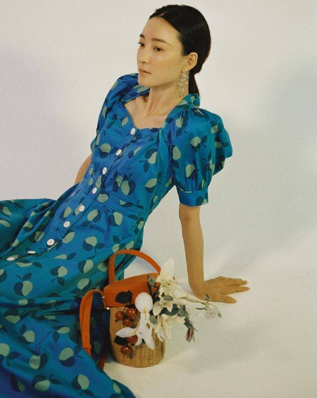 宋佳|宋佳王丽坤真是气质型美女，两人同框虽然穿得花哨，依然高级耐看