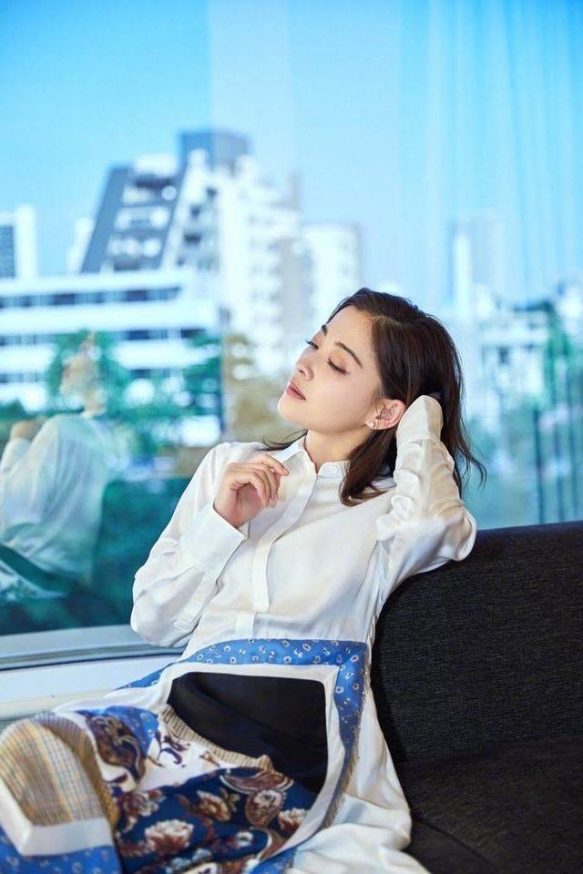 季节|又到穿“衬衫”的季节，怎么搭才优雅高级？梅婷的技巧很值得借鉴