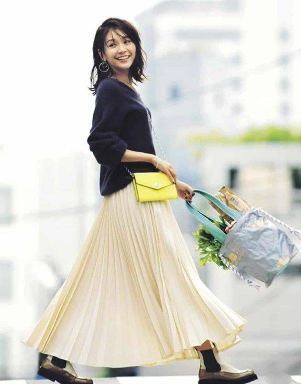 米黄色|日系穿搭,还是毛衣搭配半裙优雅,让你从路人变女神!