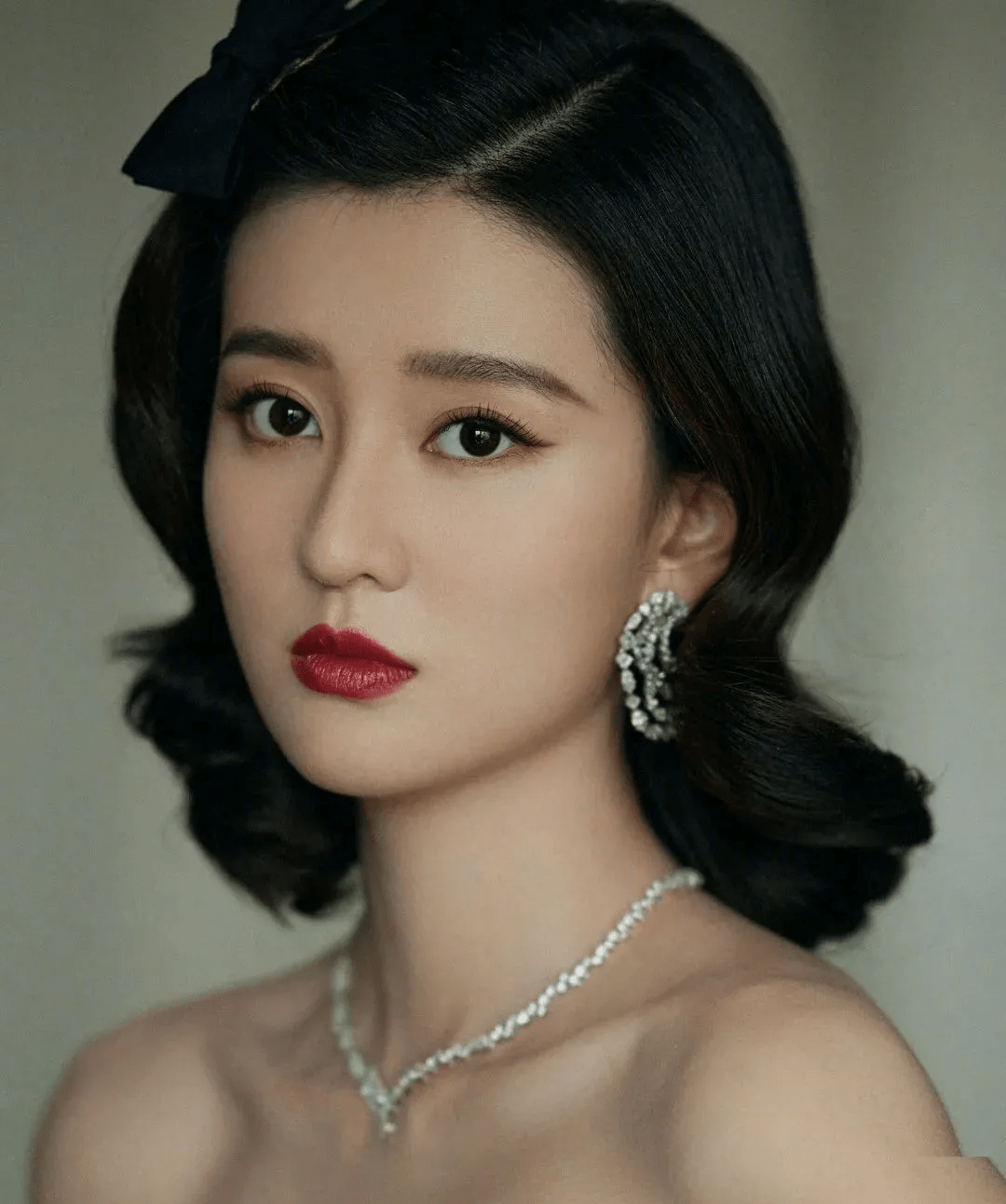 白女士都是淡颜，为什么赵露思化妆比素颜丑，乔欣却能撑破颜值天花板？