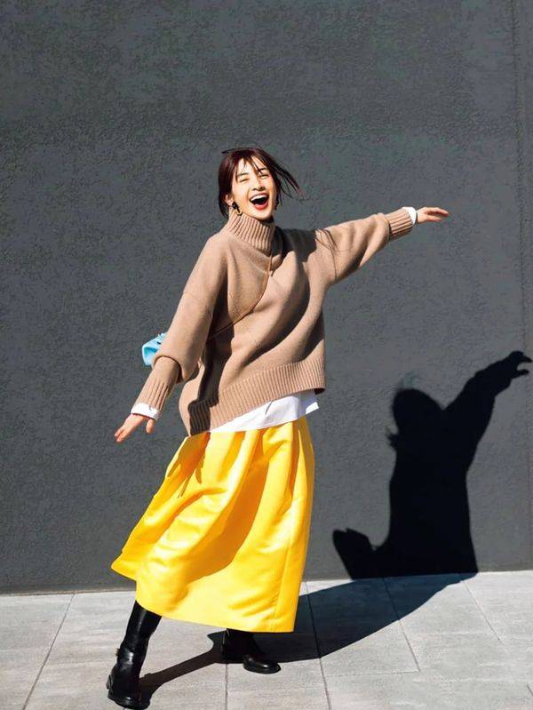 米黄色|日系穿搭,还是毛衣搭配半裙优雅,让你从路人变女神!