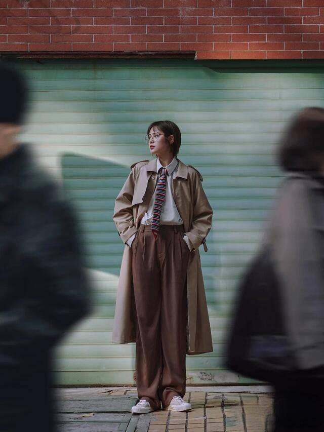 大意|穿风衣别大意,鞋子才是最重要的,搭配让你优雅又大气!