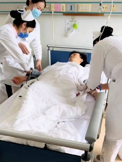 李彬|主持人李彬病重，形似老人在医院过中秋节，郭德纲曾跟着他混饭吃