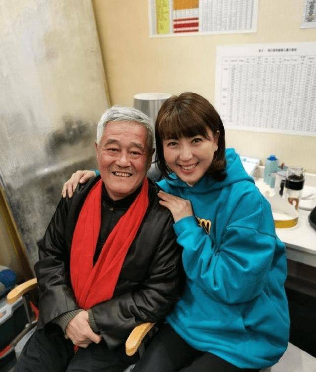 阎学晶简历严雪晶的儿子结婚时大批明星前来祝贺他为什么他的导师赵