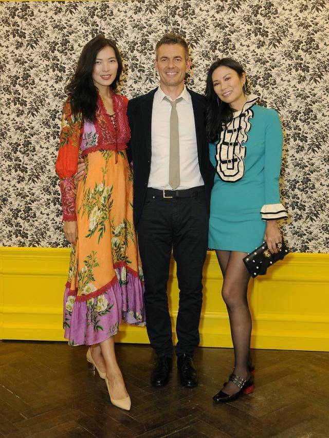 黑色 邓文迪的“名媛裙”挺提气质，时尚又端庄，霸气十足展现个性