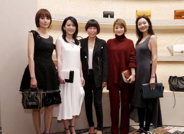 黑色 明星喜欢“乱穿衣”，袁泉同框梅婷穿搭两个季节，让人看不懂