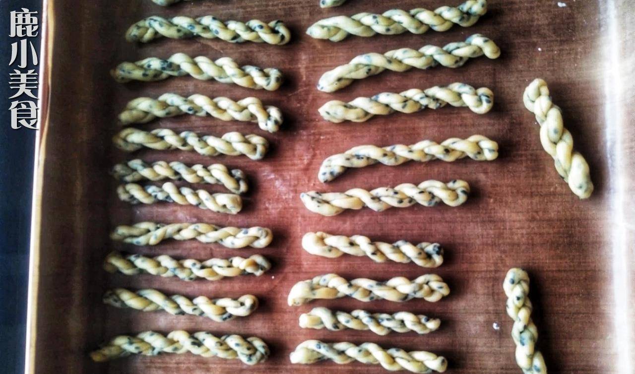 苏打粉|在家制作酥脆麻花,不放“苏打粉”也能酥脆美味,做法简单,贼香