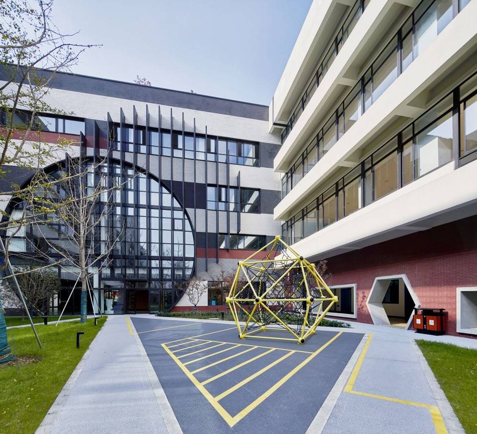 设计|幼儿园和小学一体的贵族学校，这设计真绝！