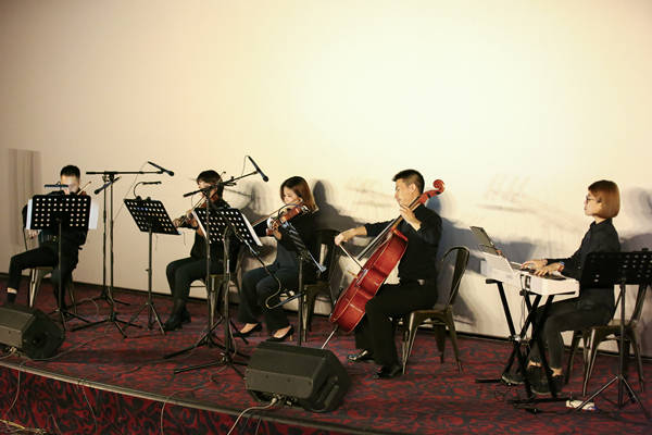 音乐会现场演奏图片 fa8f1498f7a84ff4a65aadaeec2792a0.jpeg