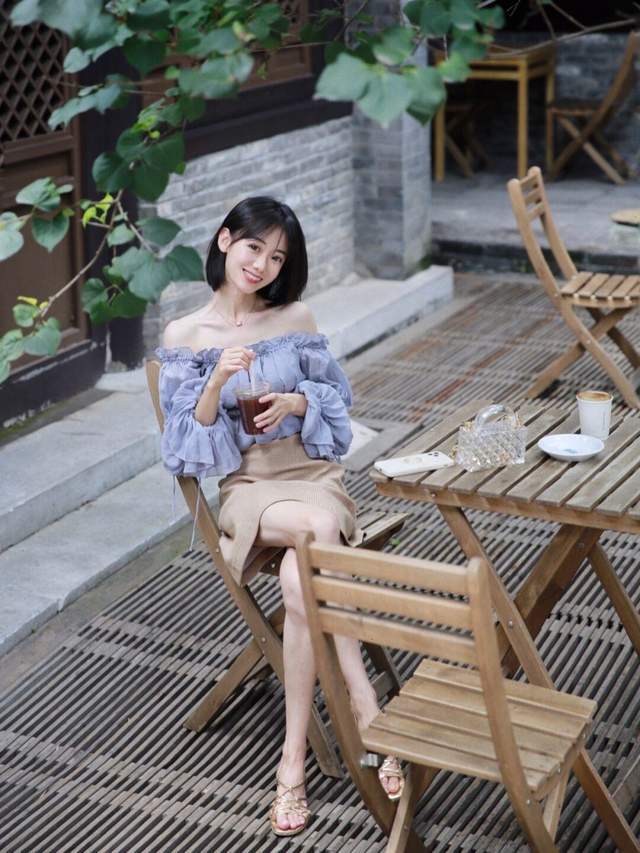 作用 秋季的甜美风火了，学会这几套少女穿搭，30+也能焕发活力与朝气