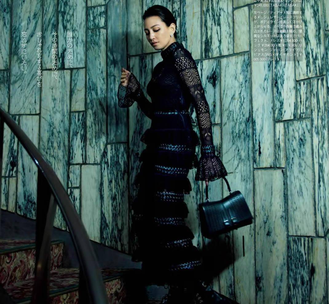 曲线 穿对黑色，我有一套！大女人风的“黑色穿搭”大赏，40+女人必学