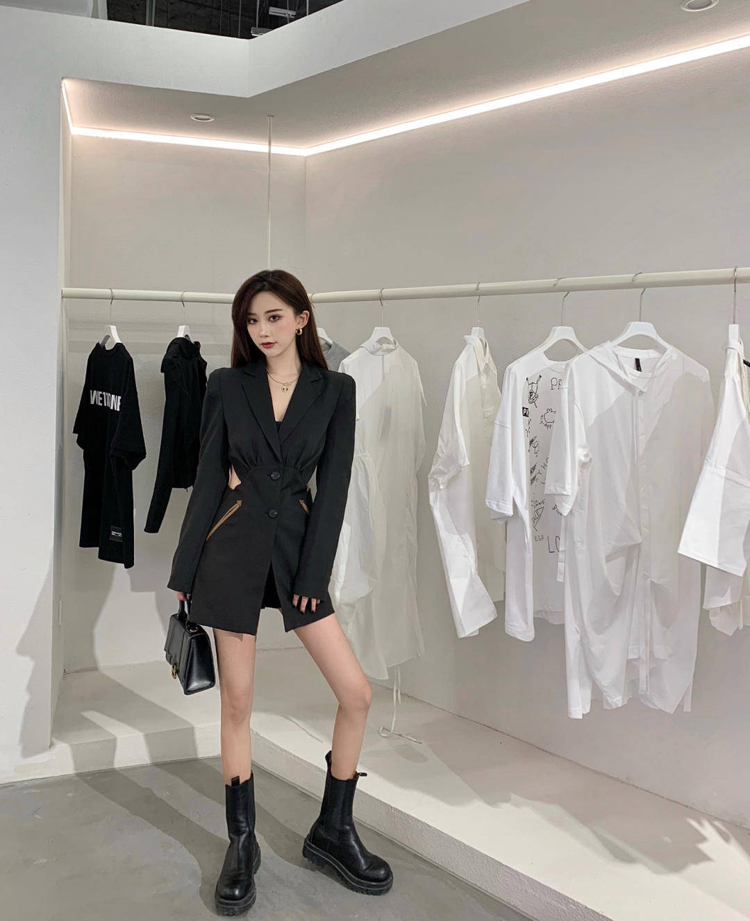 黑色 不要追求过度露肤，适度的才是精髓，教你如何轻松打造复古纯欲风