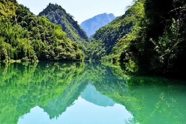 「宝珠山大峡谷」尽享翠湖青山之美
