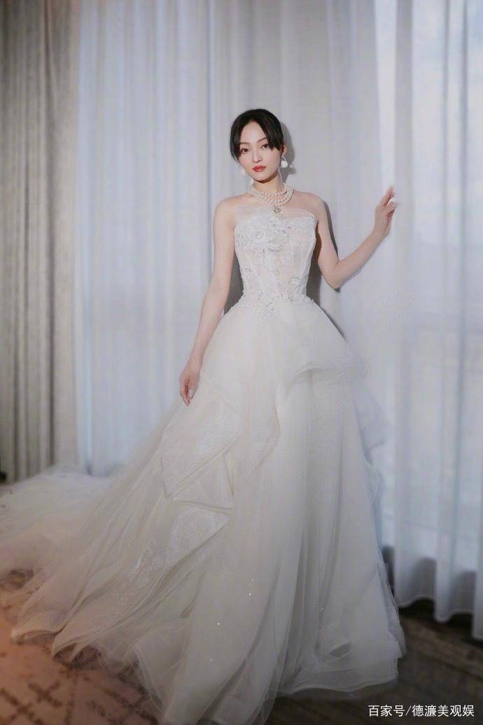 胡杏儿 大湾区中秋晚会：温碧霞露肩妩媚，赵丽颖又仙又欲，舒淇惊艳全场