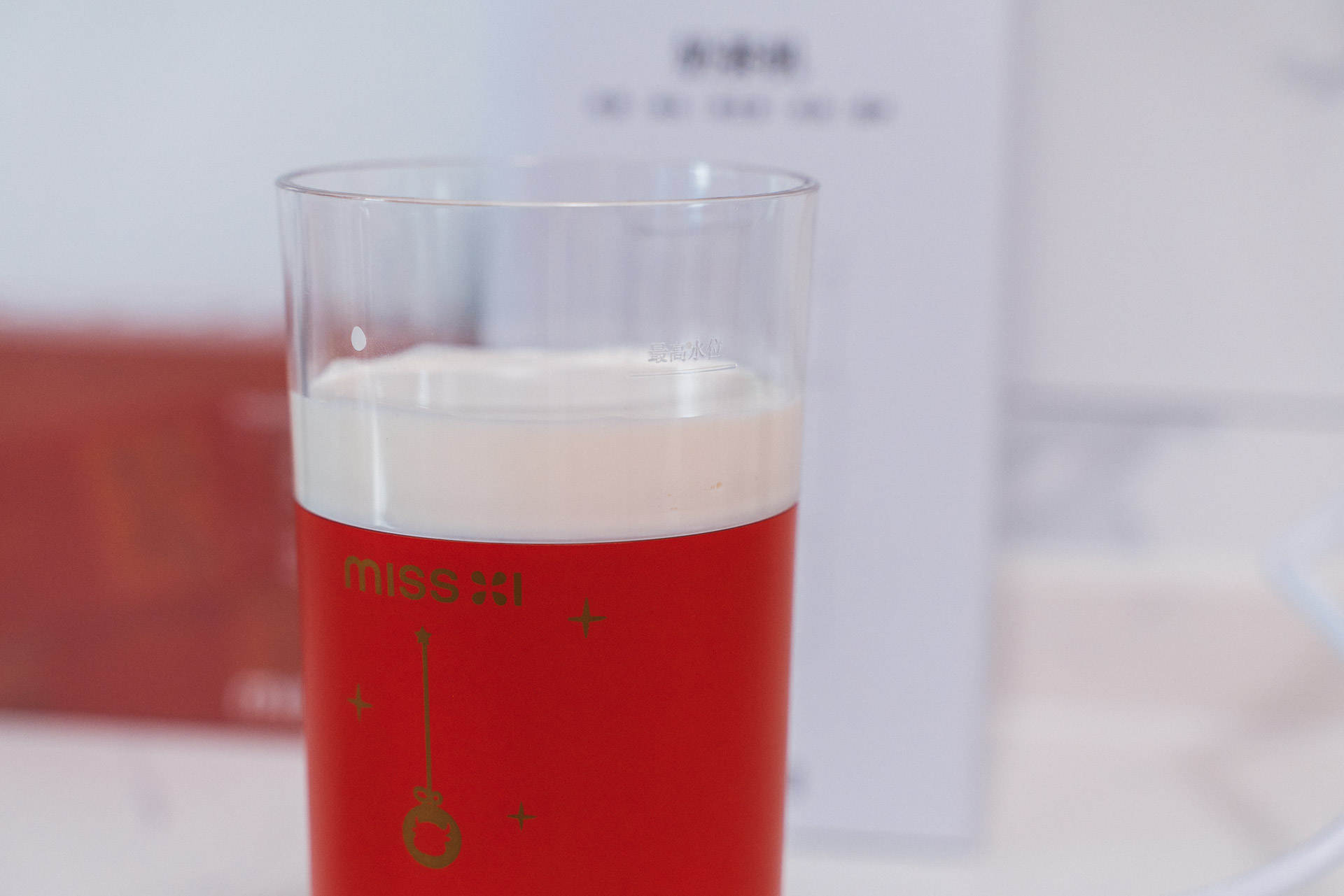 奶茶盖子有三个口怎么使用 奶茶怎么插吸管图解