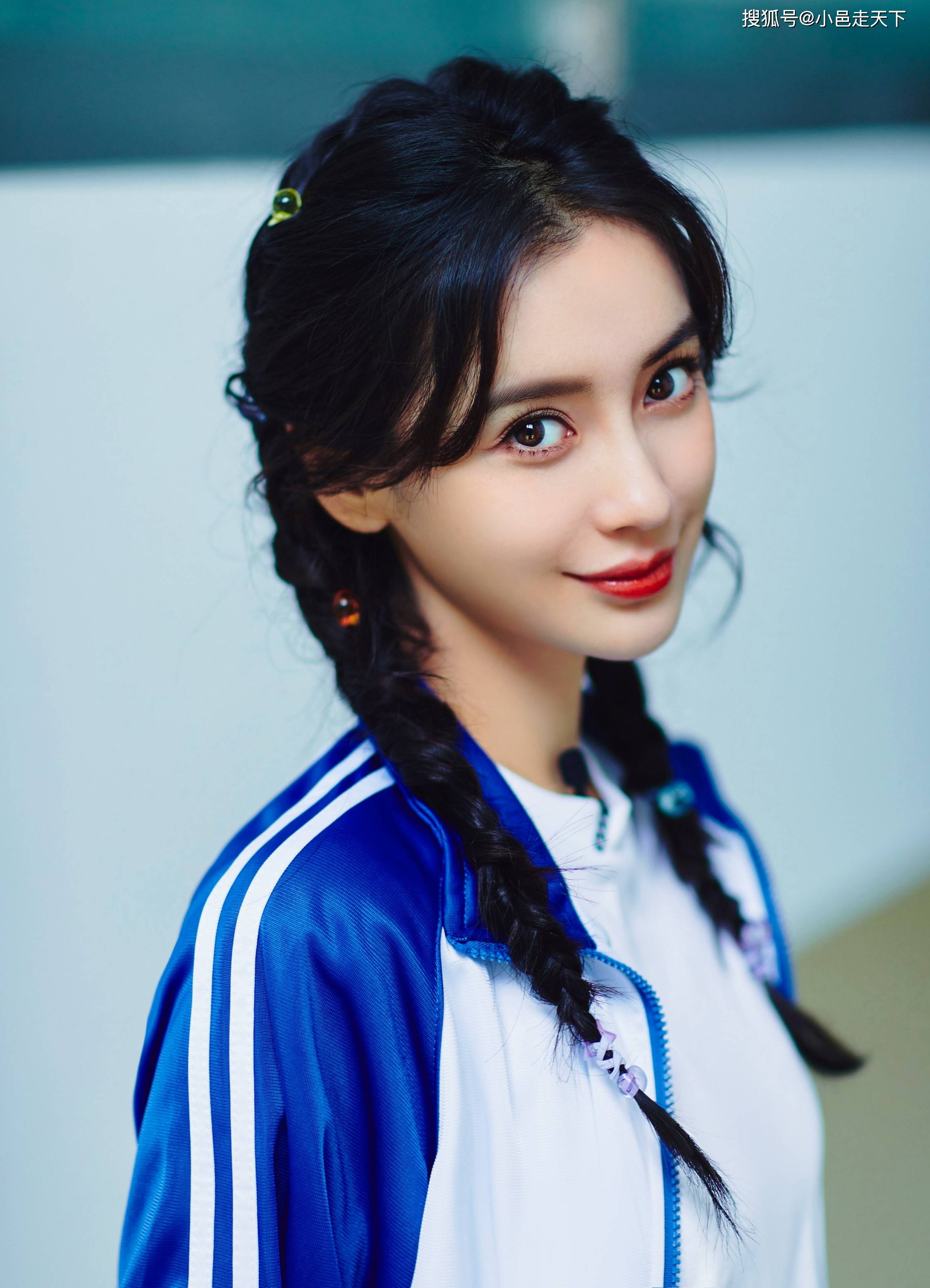 杨颖麻花辫学生装青春写真