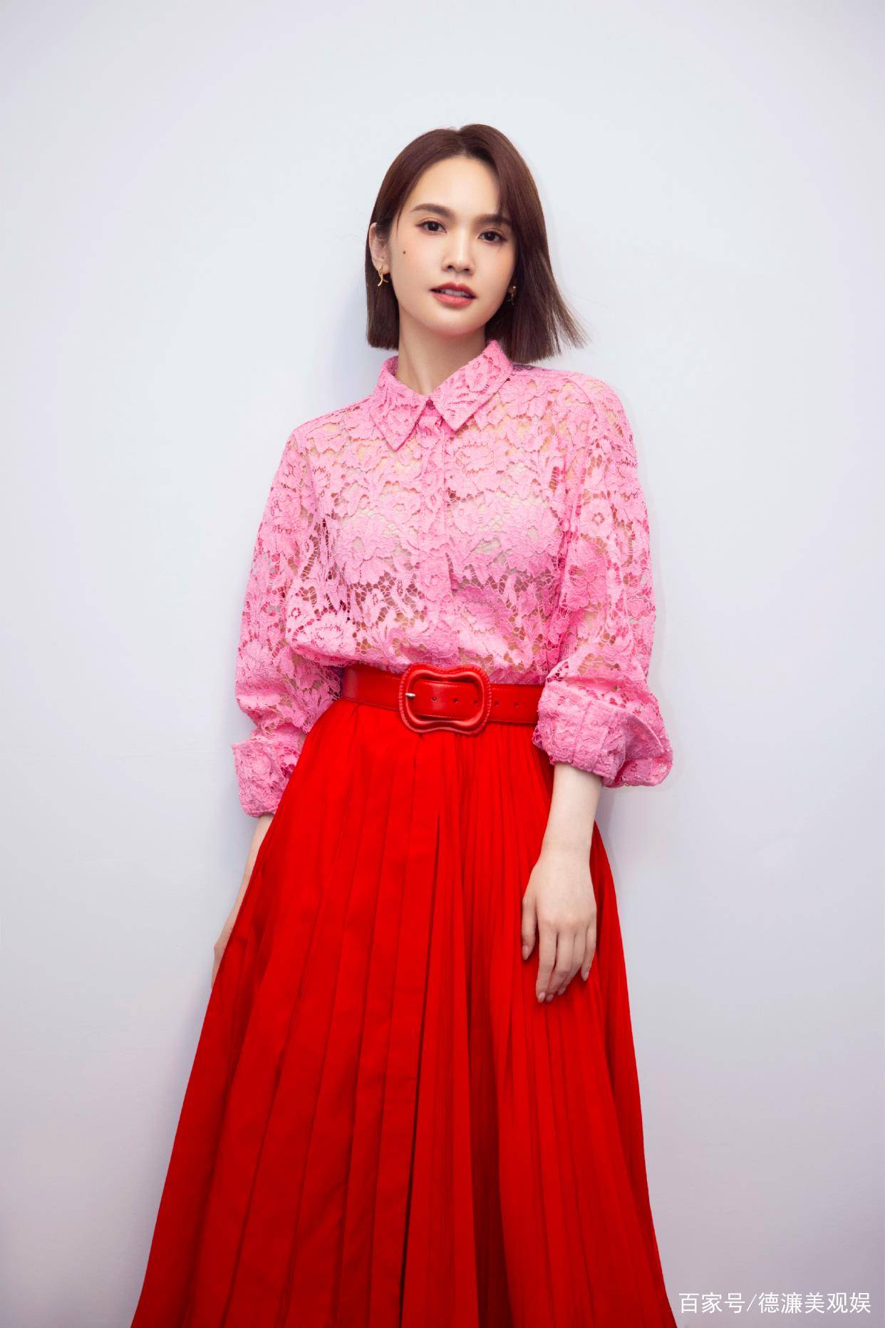 胡杏儿 大湾区中秋晚会：温碧霞露肩妩媚，赵丽颖又仙又欲，舒淇惊艳全场