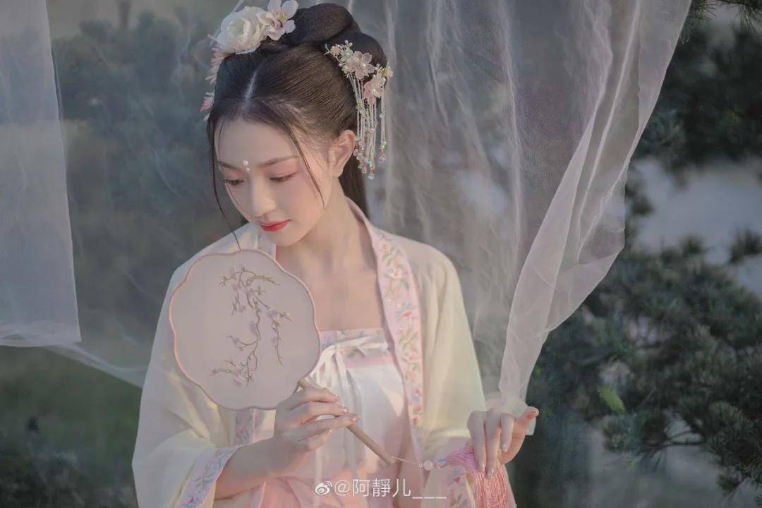 仙女 汉服小仙女:更那堪,冷清秋