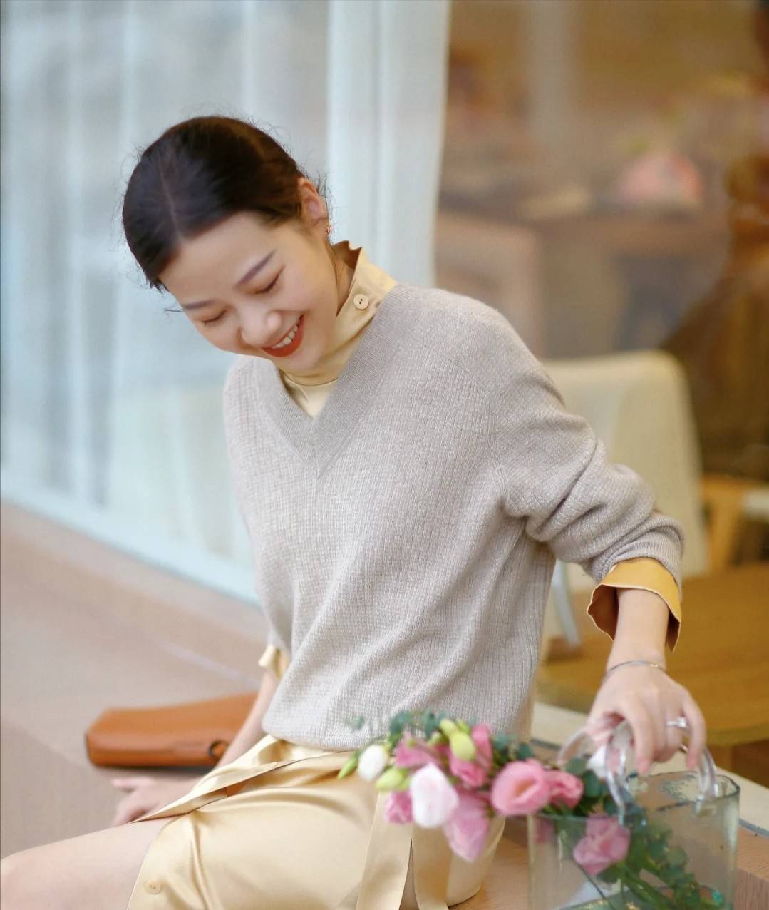 毛衣 秋季精选：小姐姐15款毛衣穿搭实用技巧，学会就能穿出不同的感觉