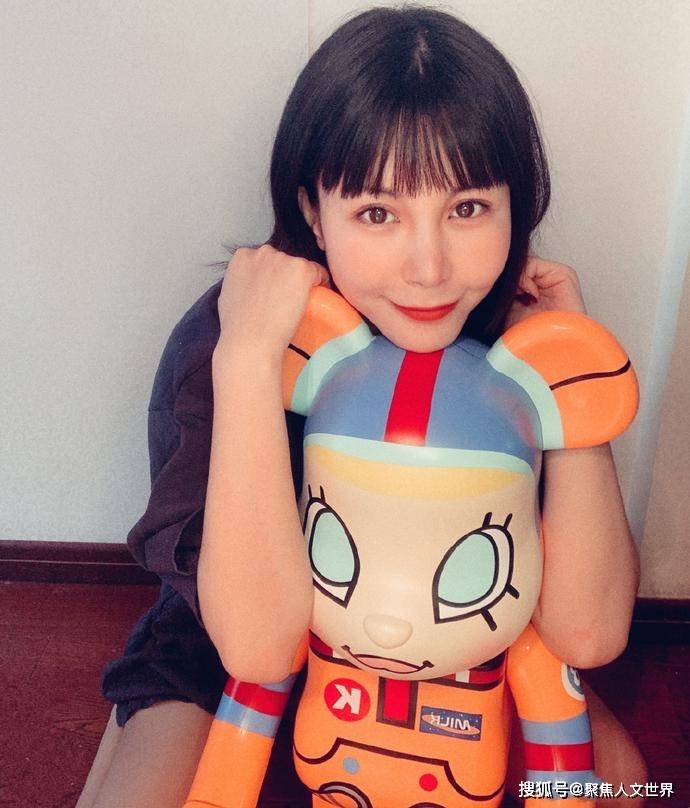 因为|“宁坐宝马哭，不坐自行车笑”的马诺，就这样写好了她的结局