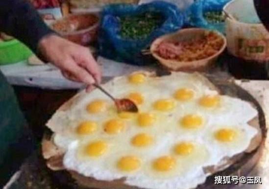 煎饼|老板卖煎饼果子，顾客要求加17个鸡蛋，付钱后老板感觉赔本了