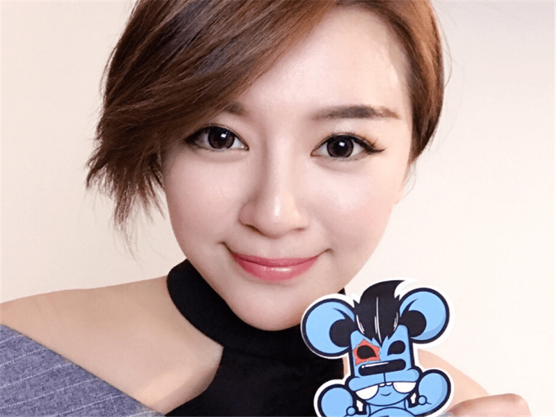 李妍瑾现在的生活状况让人不免为她感觉到担忧,欠债的人不还钱也就罢