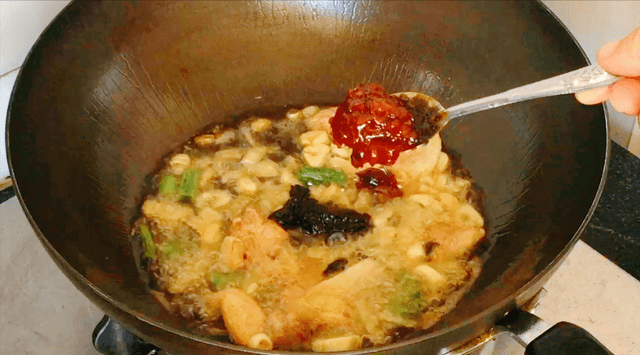 怎样做红油豆瓣酱视频 369628460a6d46d598406b29cee7f10e.png