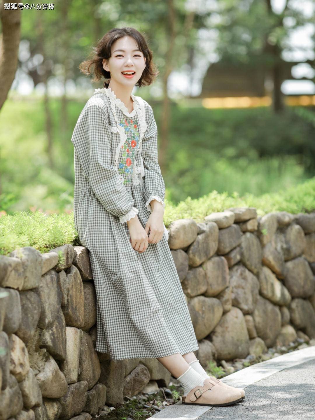 卫衣 小个子女生秋天怎么穿？看看这些显高显瘦的小技巧，实用又日常