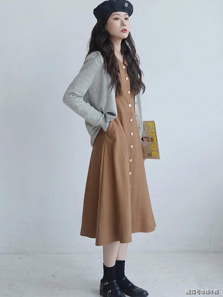 黑色 “1+1＞2”的穿搭方式不容错过，简单的叠穿，打造令人惊艳的效果