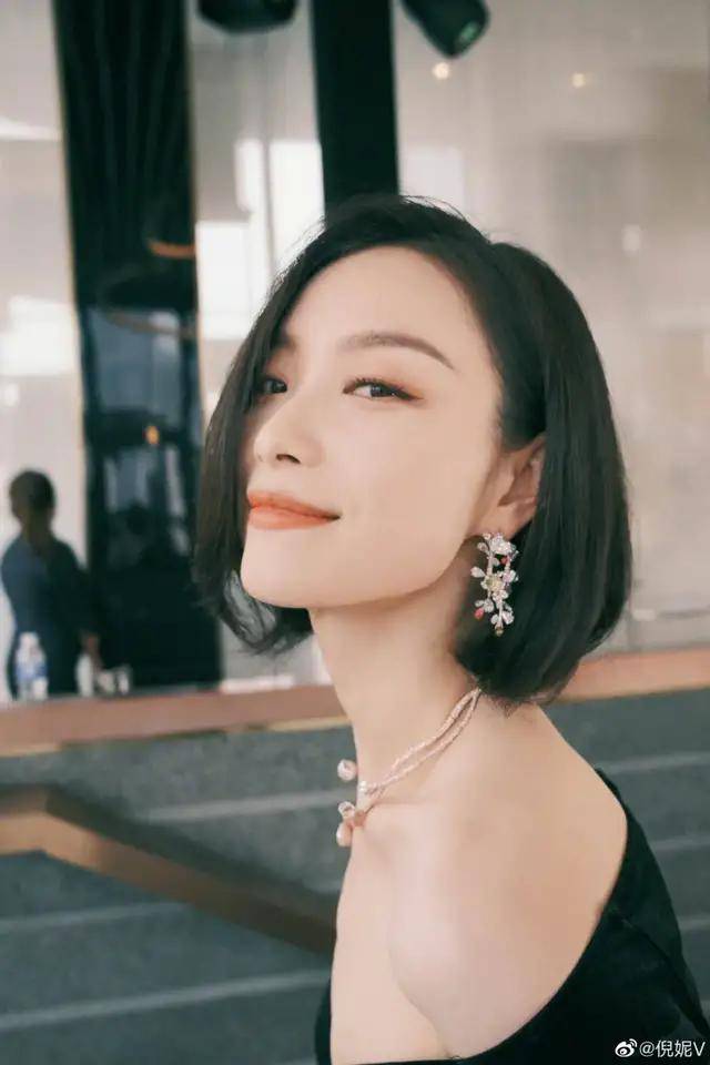 脸部失去“百亿刘海”，LISA还是人间芭比吗？