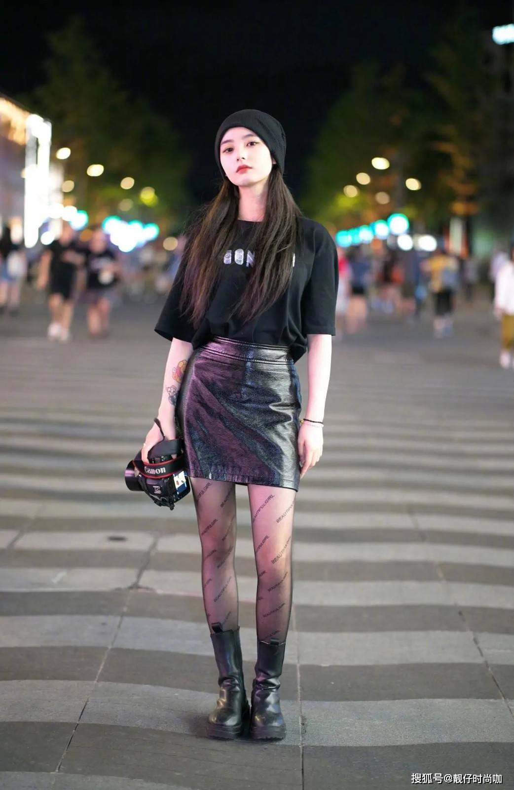 黑色 中短靴搭配什么裙子好看？这5种穿搭方式，让你美出新高度