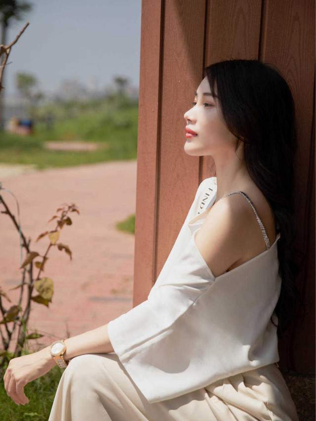 颜色 小个子女生如何穿才时髦？学会4套穿搭时尚和品位兼顾，通勤高级