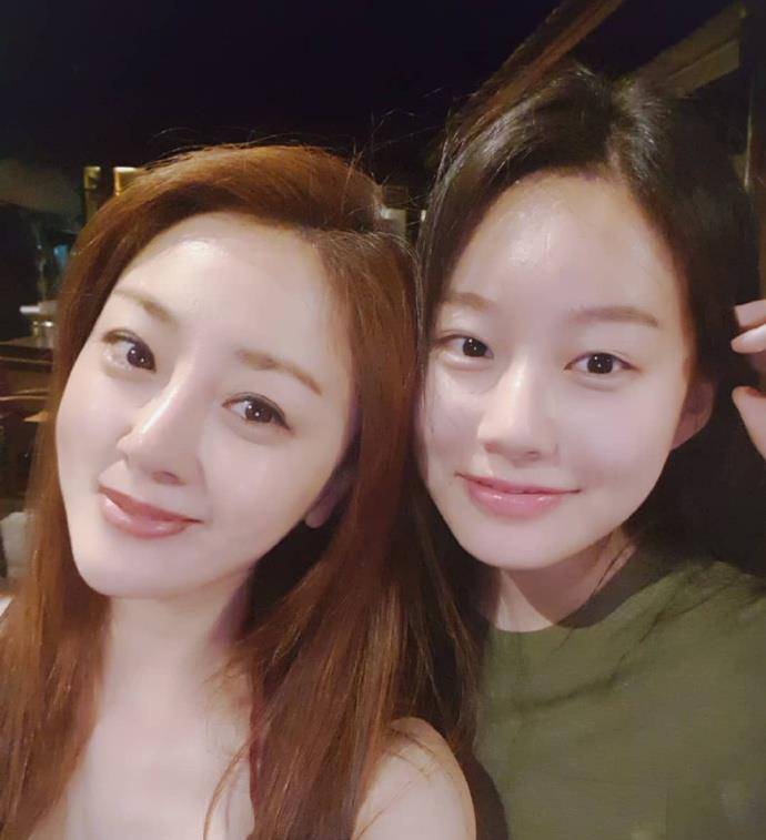 女生多少岁可以叫阿姨 ce0bd95f32554bf4981b8850cdc1379d.jpeg