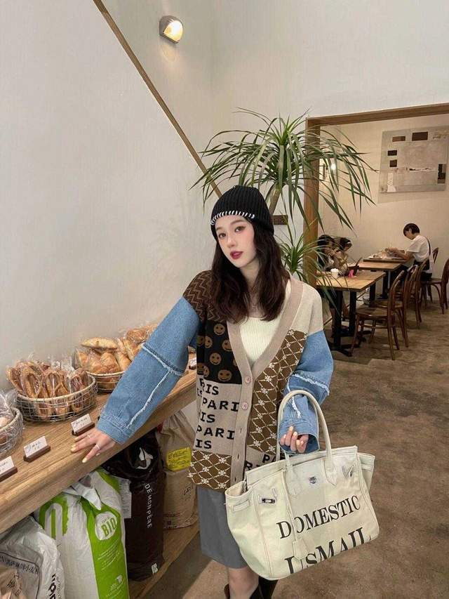 显得 25岁~30岁如何穿可甜可咸？针织开衫搭配短裤或半身裙，高级洋气