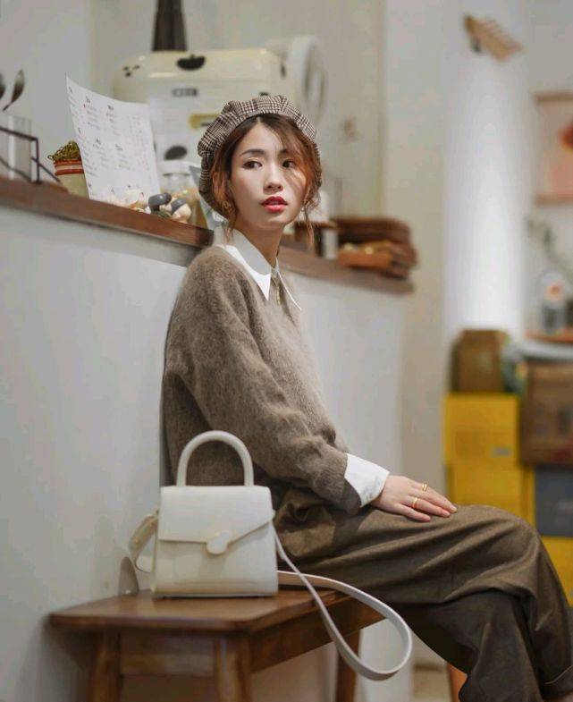 服装 会穿衣搭配的女生确实很惊艳，既优雅又有魅力，轻松美成焦点