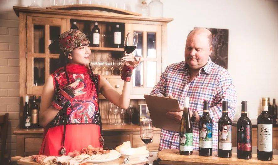 产品|杨丽萍为何钟爱天鹅庄·孔雀？