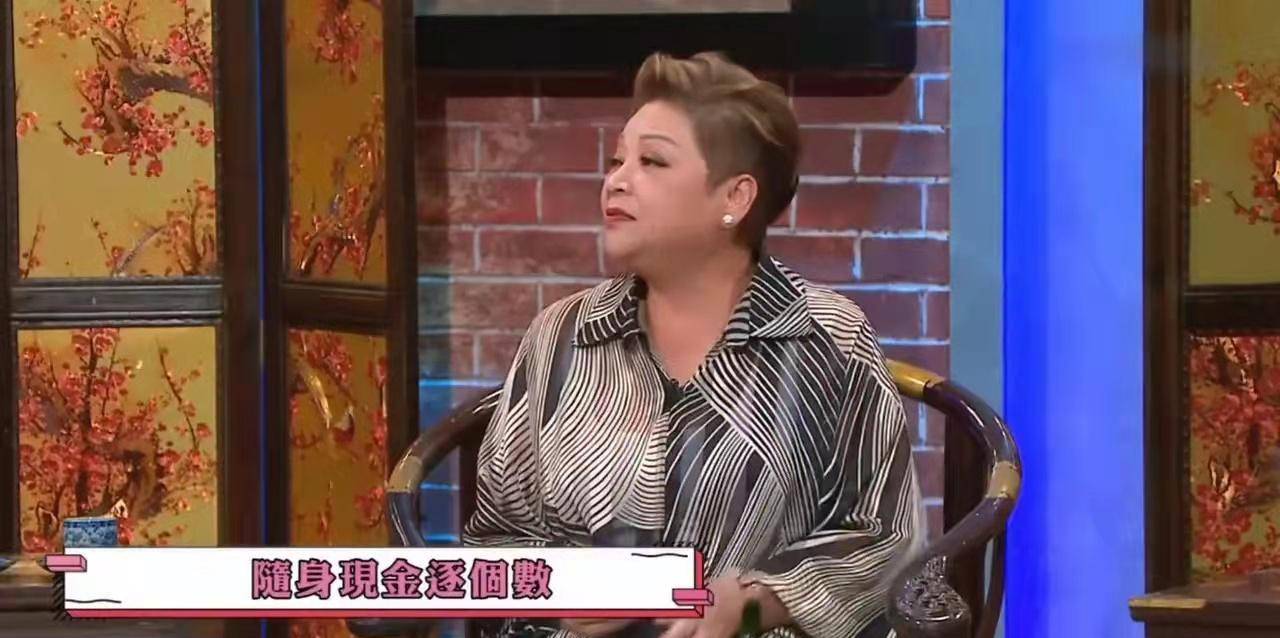 信用卡|一众港星展示钱包引热议，肥妈带8千现金，江嘉敏有40张信用卡