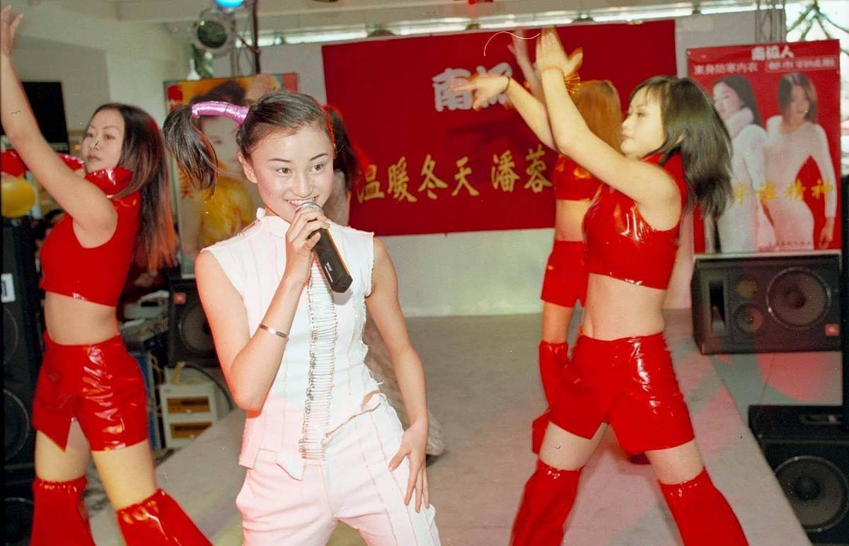 品牌 不卖衣服只卖吊牌？忽悠国人12年，现市值蒸发430亿